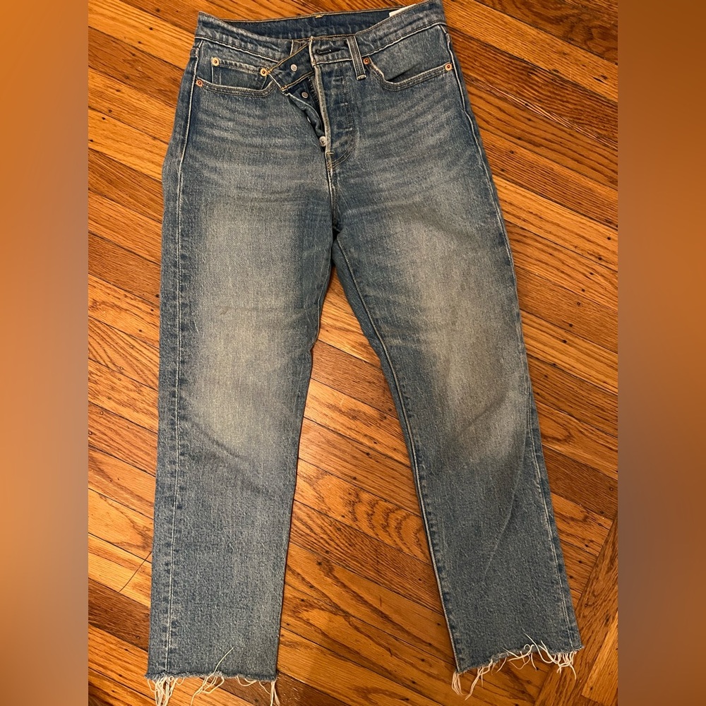 Raw hem Levi’s